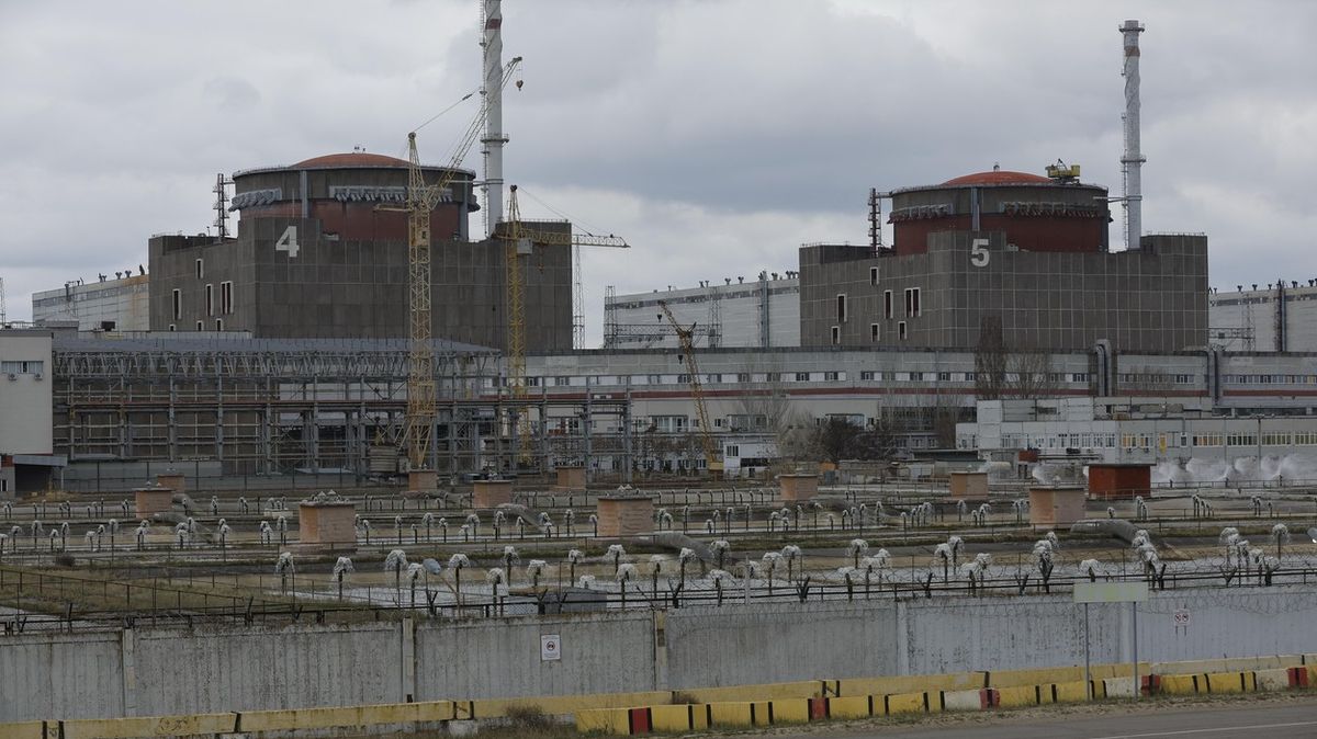 Rusové zřídili palebné pozice v Záporožské jaderné elektrárně. Čekají ukrajinský útok